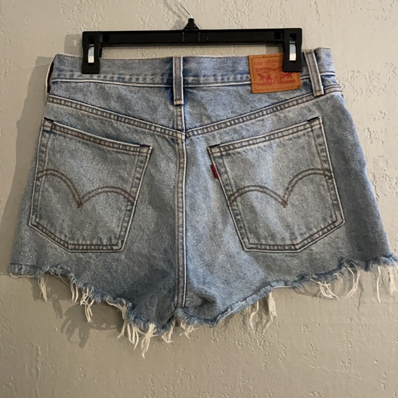 Levi’s Original Cut Off Short - Picture 10 of 11